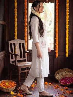 Women Floral Embroidered Regular Thread Work Pure Cotton Kurta with Trousers 3