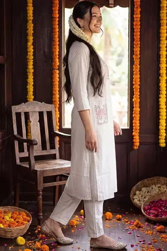 Women Floral Embroidered Regular Thread Work Pure Cotton Kurta with Trousers