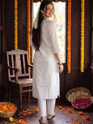 Women Floral Embroidered Regular Thread Work Pure Cotton Kurta with Trousers 4