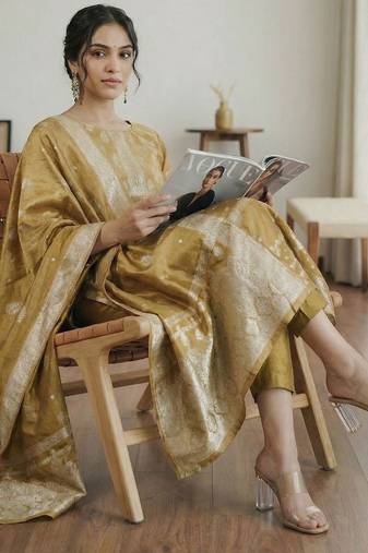 Women Regular Kurta with Trousers & With Dupatta