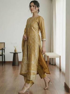 Women Regular Kurta with Trousers & With Dupatta 4