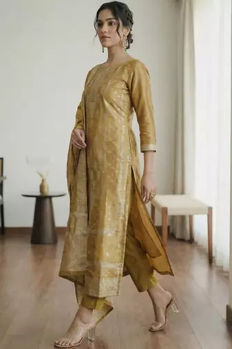 Women Regular Kurta with Trousers & With Dupatta