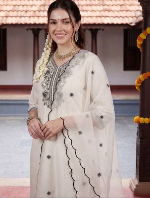 Women Ethnic Motifs Embroidered Regular Thread Work Kurta with Trousers & With Dupatta 2