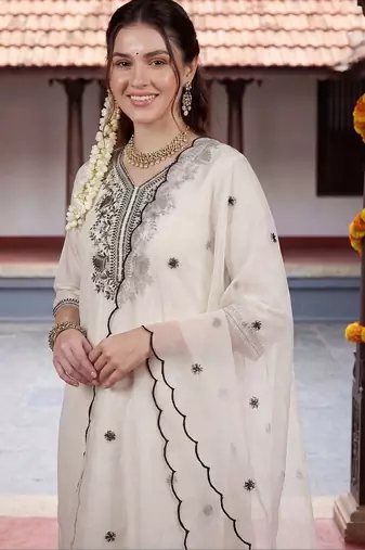 Women Ethnic Motifs Embroidered Regular Thread Work Kurta with Trousers & With Dupatta