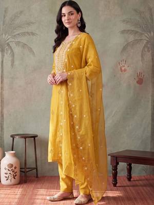 Women Ethnic Motifs Embroidered Regular Thread Work Kurta with Trousers & With Dupatta 3