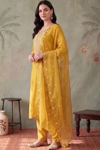 Women Ethnic Motifs Embroidered Regular Thread Work Kurta with Trousers & With Dupatta