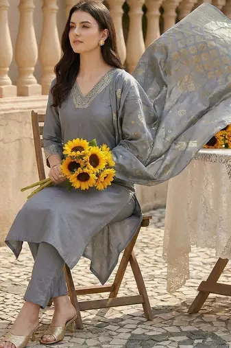 Women Ethnic Motifs Embroidered Regular Kurta with Trousers & With Dupatta