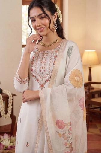 Women Floral Embroidered Regular Thread Work Kurta with Trousers & With Dupatta