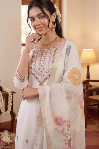 Women Floral Embroidered Regular Thread Work Kurta with Trousers & With Dupatta