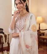 Women Floral Embroidered Regular Thread Work Kurta with Trousers & With Dupatta