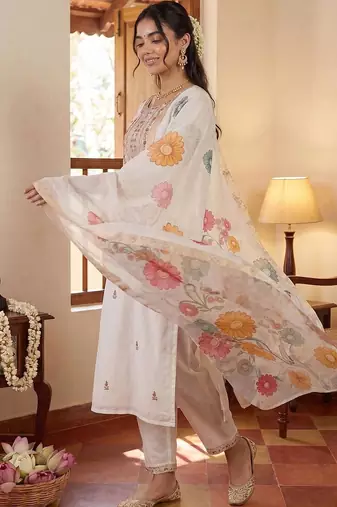Women Floral Embroidered Regular Thread Work Kurta with Trousers & With Dupatta