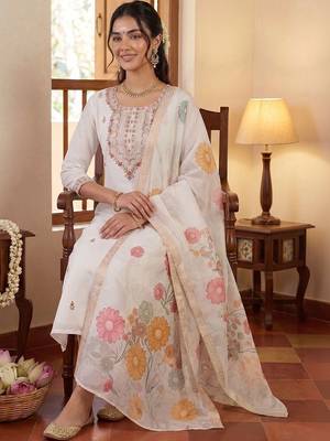 Women Floral Embroidered Regular Thread Work Kurta with Trousers & With Dupatta 5