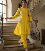 Women Floral Embroidered Regular Thread Work Kurta with Trousers