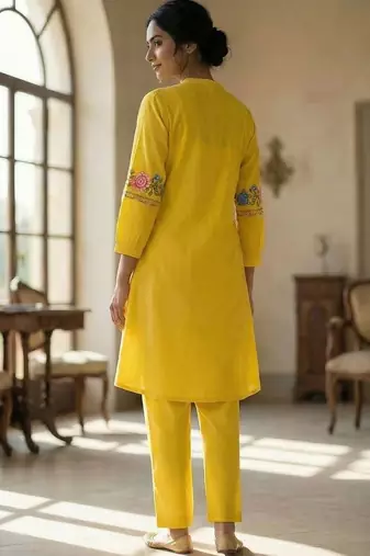 Women Floral Embroidered Regular Thread Work Kurta with Trousers