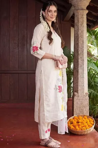 Women Floral Embroidered Regular Thread Work Kurta with Trousers & With Dupatta