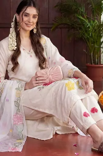 Women Floral Embroidered Regular Thread Work Kurta with Trousers & With Dupatta