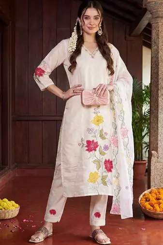 Women Floral Embroidered Regular Thread Work Kurta with Trousers & With Dupatta