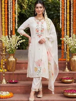 Women Floral Embroidered Regular Thread Work Kurta with Trousers & With Dupatta 1