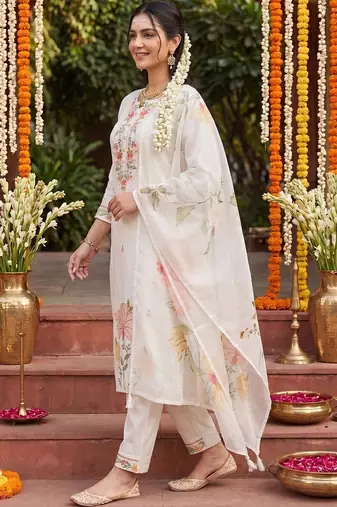 Women Floral Embroidered Regular Thread Work Kurta with Trousers & With Dupatta