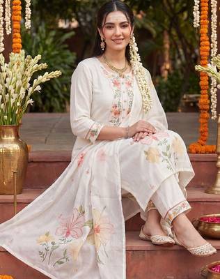 Women Floral Embroidered Regular Thread Work Kurta with Trousers & With Dupatta 5