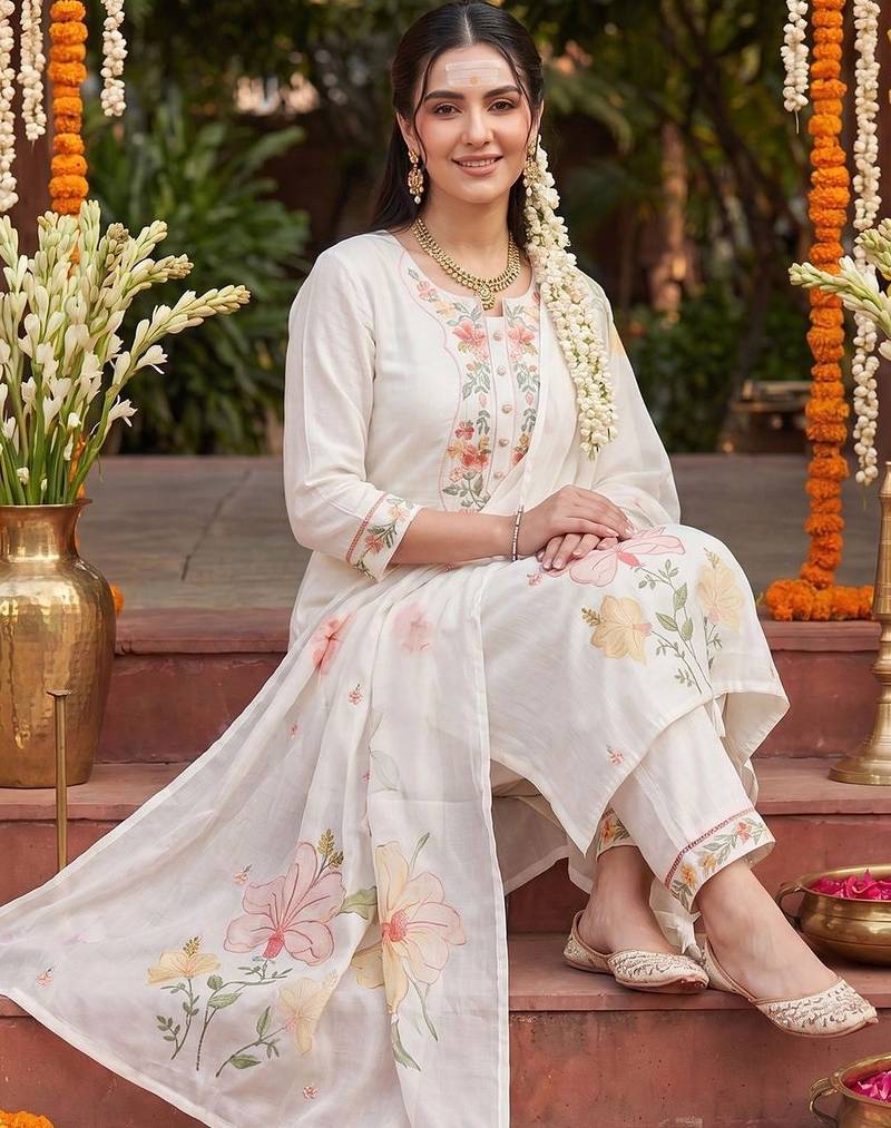 Women Floral Embroidered Regular Thread Work Kurta with Trousers & With Dupatta