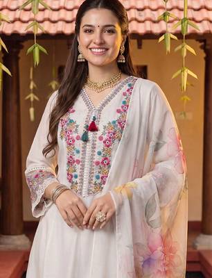 Women Floral Embroidered Regular Thread Work Kurta with Trousers & With Dupatta 2