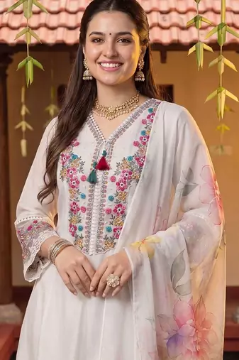 Women Floral Embroidered Regular Thread Work Kurta with Trousers & With Dupatta