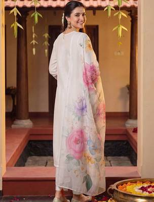Women Floral Embroidered Regular Thread Work Kurta with Trousers & With Dupatta 4