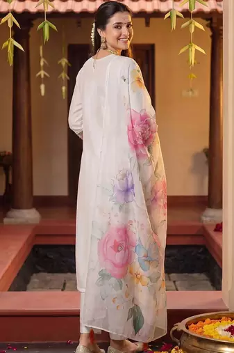 Women Floral Embroidered Regular Thread Work Kurta with Trousers & With Dupatta