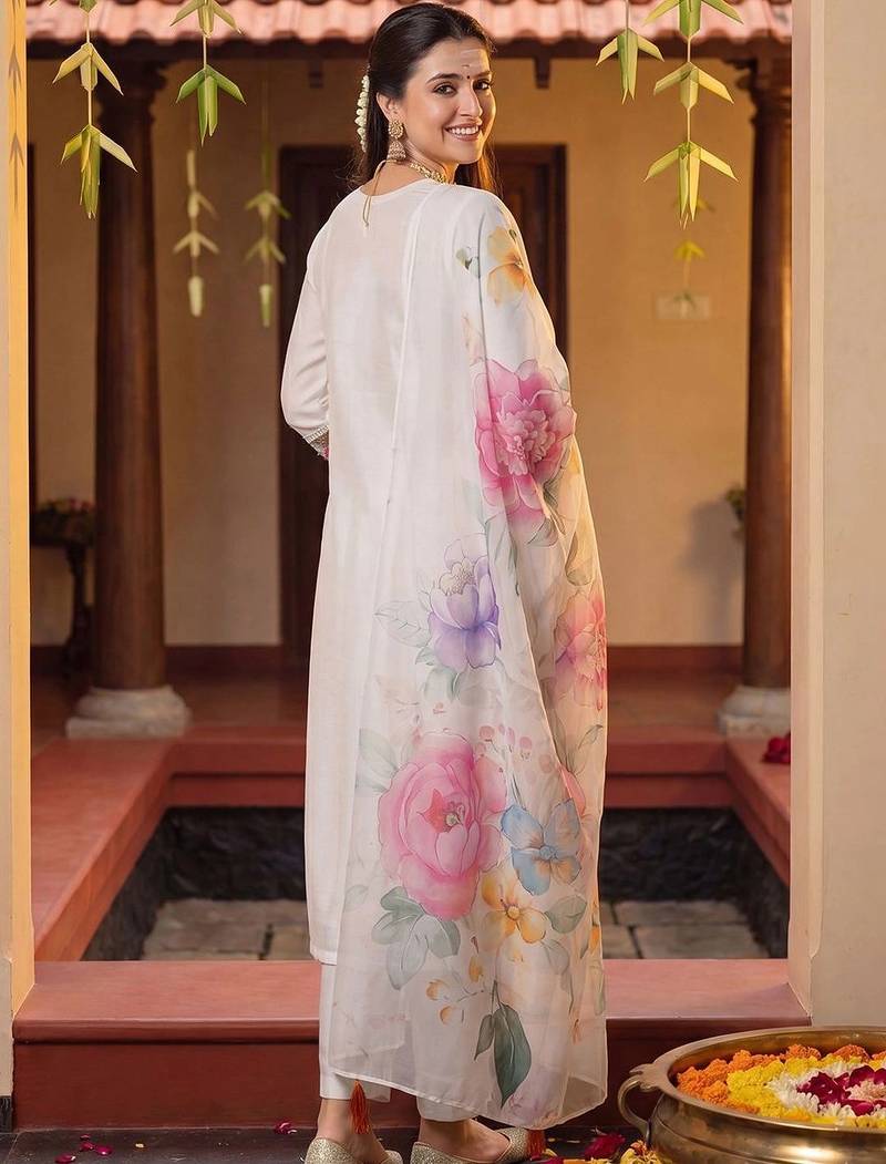 Women Floral Embroidered Regular Thread Work Kurta with Trousers & With Dupatta