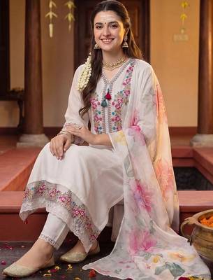 Women Floral Embroidered Regular Thread Work Kurta with Trousers & With Dupatta 5