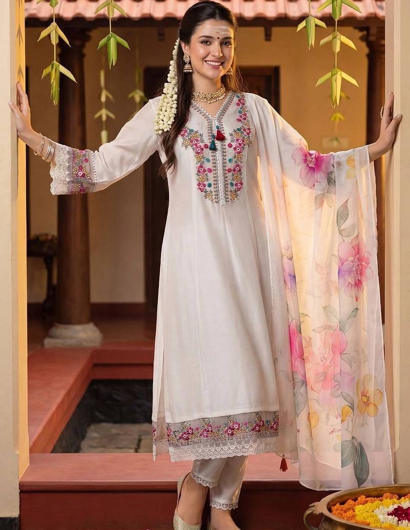 Women Floral Embroidered Regular Thread Work Kurta with Trousers & With Dupatta