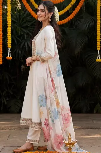 Women Ethnic Motifs Embroidered Regular Thread Work Kurta with Trousers & With Dupatta