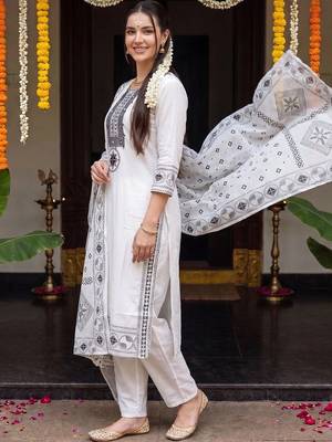 Women Ethnic Motifs Printed Regular Pure Cotton Kurta with Pyjamas & With Dupatta 2