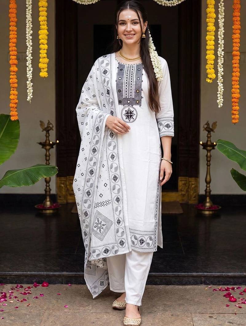 Women Ethnic Motifs Printed Regular Pure Cotton Kurta with Pyjamas & With Dupatta