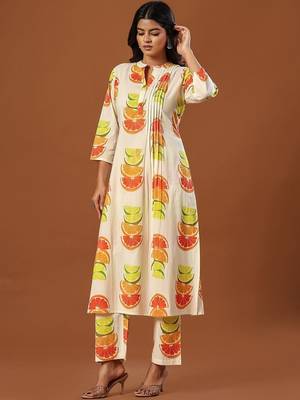 Women Printed Regular Pure Cotton Kurta with Trousers 5