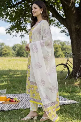 Women Floral Printed Regular Pure Cotton Kurta with Trousers & With Dupatta