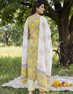 Women Floral Printed Regular Pure Cotton Kurta with Trousers & With Dupatta 4