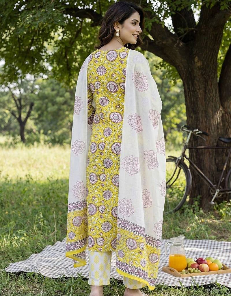 Women Floral Printed Regular Pure Cotton Kurta with Trousers & With Dupatta