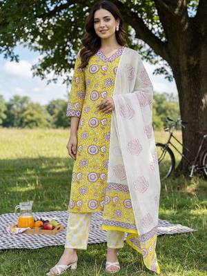 Women Floral Printed Regular Pure Cotton Kurta with Trousers & With Dupatta 6