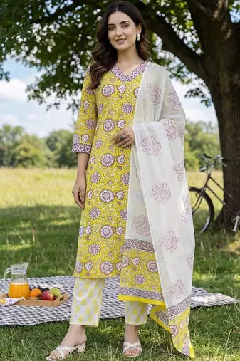 Women Floral Printed Regular Pure Cotton Kurta with Trousers & With Dupatta