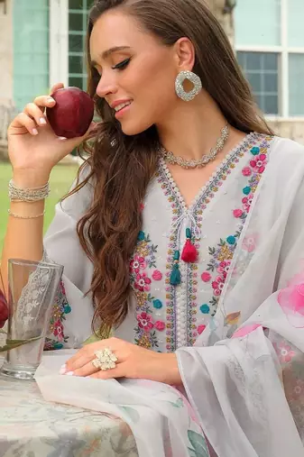 Women Ethnic Motifs Embroidered Regular Thread Work Kurta with Trousers & With Dupatta