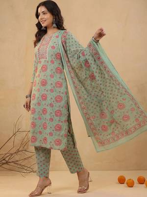 Women Floral Printed Regular Mirror Work Kurta with Trousers & With Dupatta 2