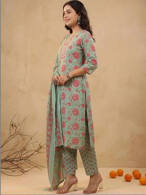 Women Floral Printed Regular Mirror Work Kurta with Trousers & With Dupatta 3