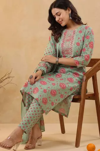 Women Floral Printed Regular Mirror Work Kurta with Trousers & With Dupatta