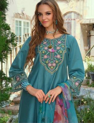 Women Floral Embroidered Regular Thread Work Liva Kurta with Trousers & With Dupatta 1
