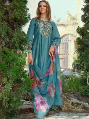 Women Floral Embroidered Regular Thread Work Liva Kurta with Trousers & With Dupatta 2