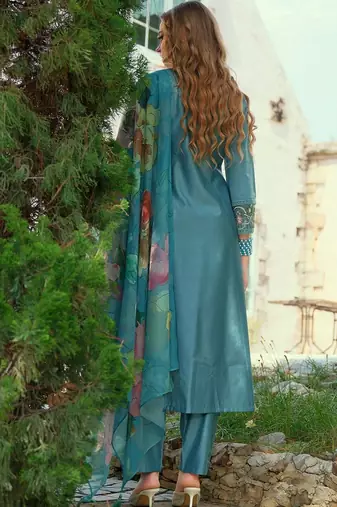 Women Floral Embroidered Regular Thread Work Liva Kurta with Trousers & With Dupatta
