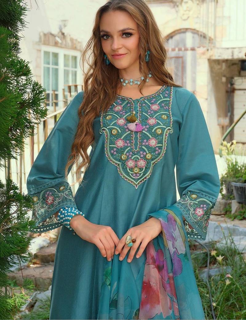 Women Floral Embroidered Regular Thread Work Liva Kurta with Trousers & With Dupatta