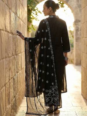 Women Floral Embroidered Regular Thread Work Pure Cotton Kurta with Trousers & With Dupatta 3